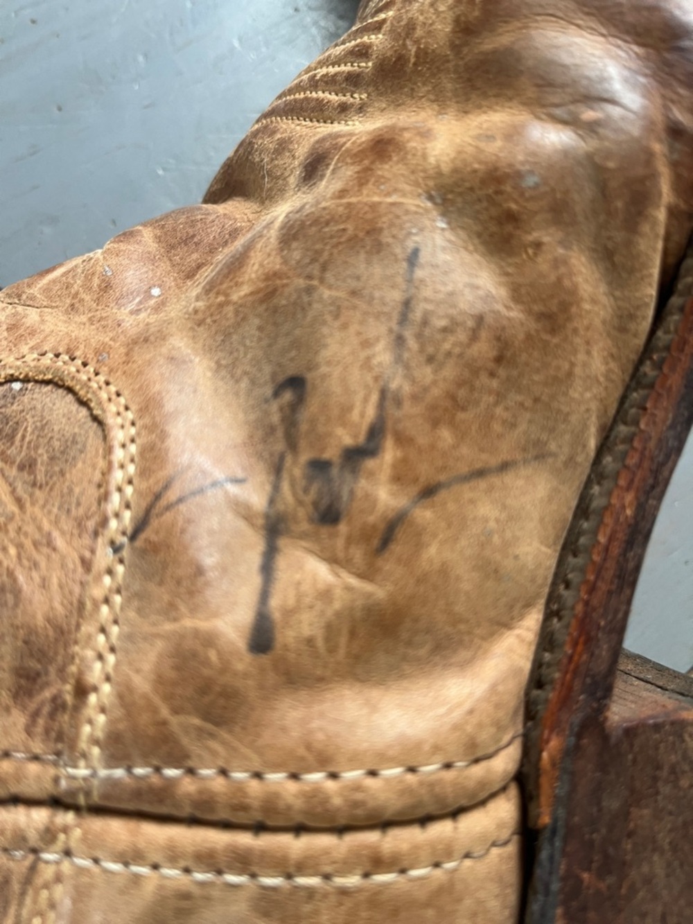 Justin Boots Brown Leather Western Heeled Boots with Cream Stitching - Picture 9 of 10